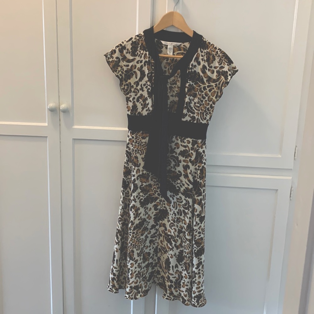 Sexy shapely Diane Von Furstenberg dress perfect condition
